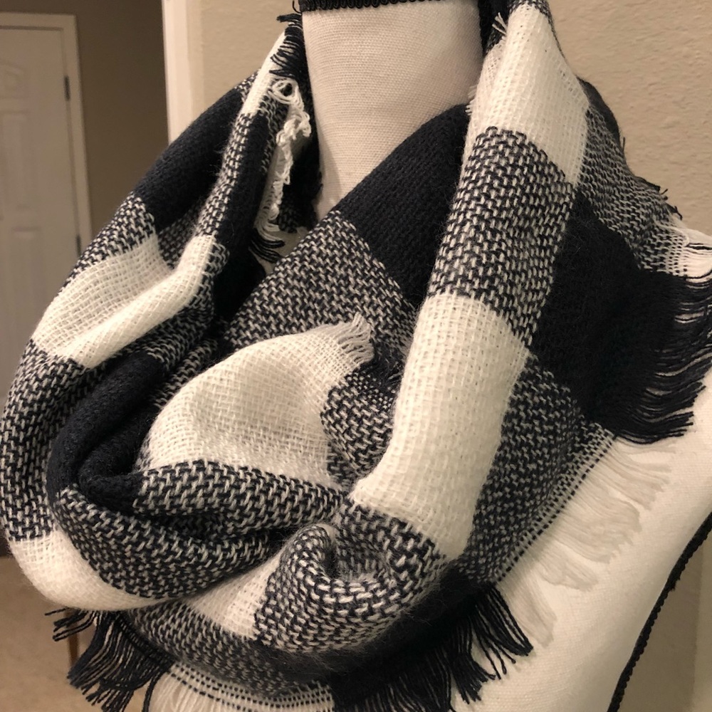 Black/White Buffalo Plaid Infinity Scarf